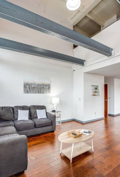 Centric Modern Loft W/ King Beds Apartment Рочестър Екстериор снимка