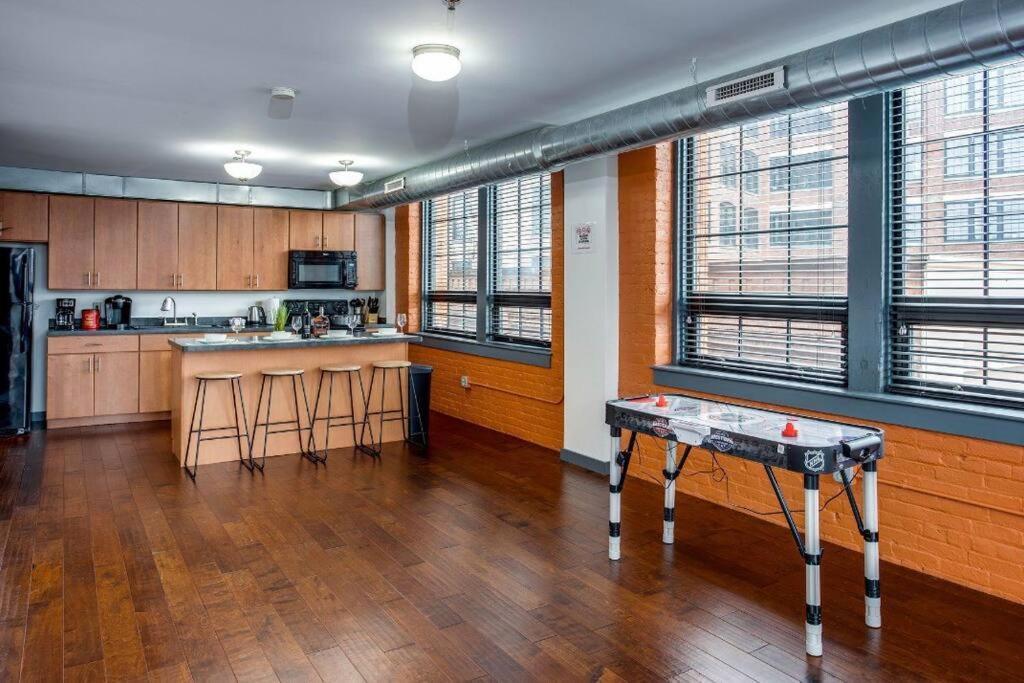 Centric Modern Loft W/ King Beds Apartment Рочестър Екстериор снимка