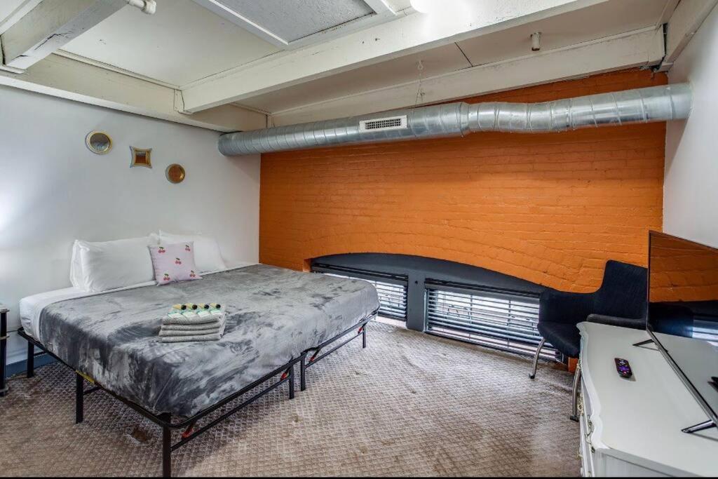 Centric Modern Loft W/ King Beds Apartment Рочестър Екстериор снимка