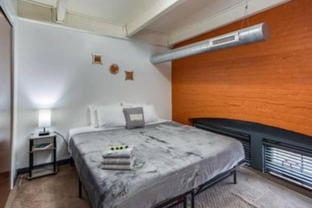 Centric Modern Loft W/ King Beds Apartment Рочестър Екстериор снимка