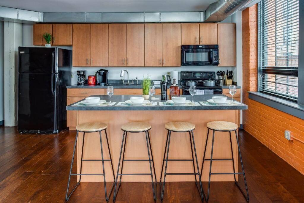 Centric Modern Loft W/ King Beds Apartment Рочестър Екстериор снимка