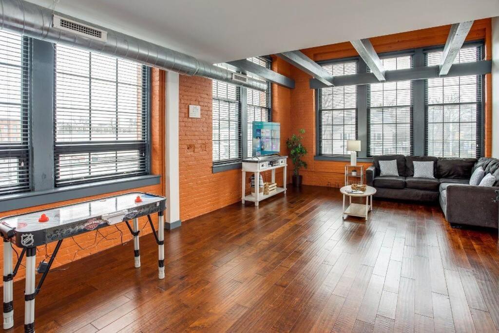 Centric Modern Loft W/ King Beds Apartment Рочестър Екстериор снимка